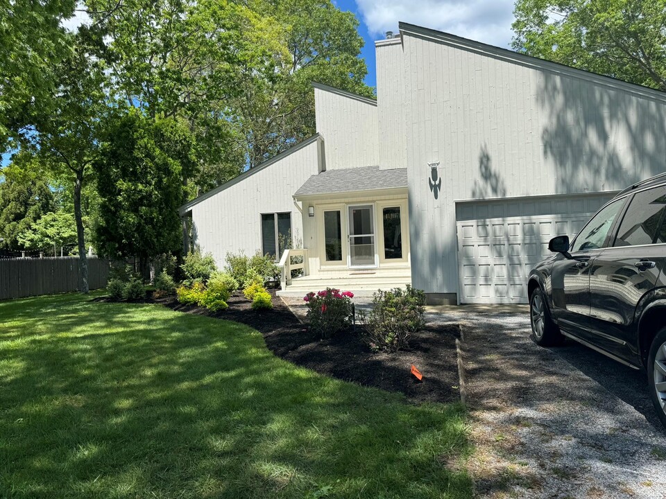 24 Head of Lots Rd in East Quogue, NY - Building Photo