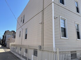 88 Oakland Ave, Unit 2 in Jersey City, NJ - Building Photo