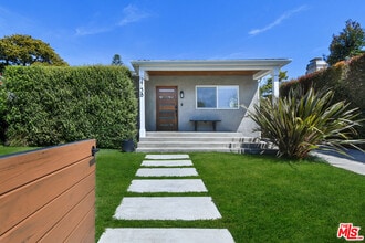2758 Burkshire Ave in Los Angeles, CA - Building Photo - Building Photo