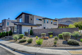 6005 Andezano Dr in Las Vegas, NV - Building Photo - Building Photo