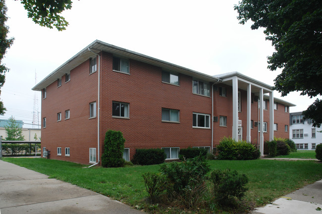 LeGrande Apartments in Lansing, MI - Building Photo - Building Photo