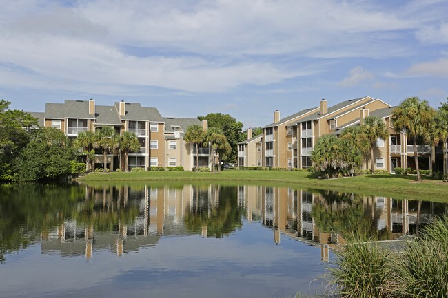 THE RETREAT AT VISTA LAKE in Ft. Myers, FL - Foto de edificio - Building Photo