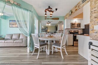 896 Buttonwood Dr in Fort Myers Beach, FL - Building Photo - Building Photo