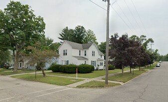 206 S Higbee St, Unit Lower in Reed City, MI - Building Photo