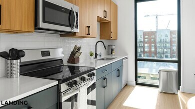 1007 S Mint St in Charlotte, NC - Building Photo - Building Photo