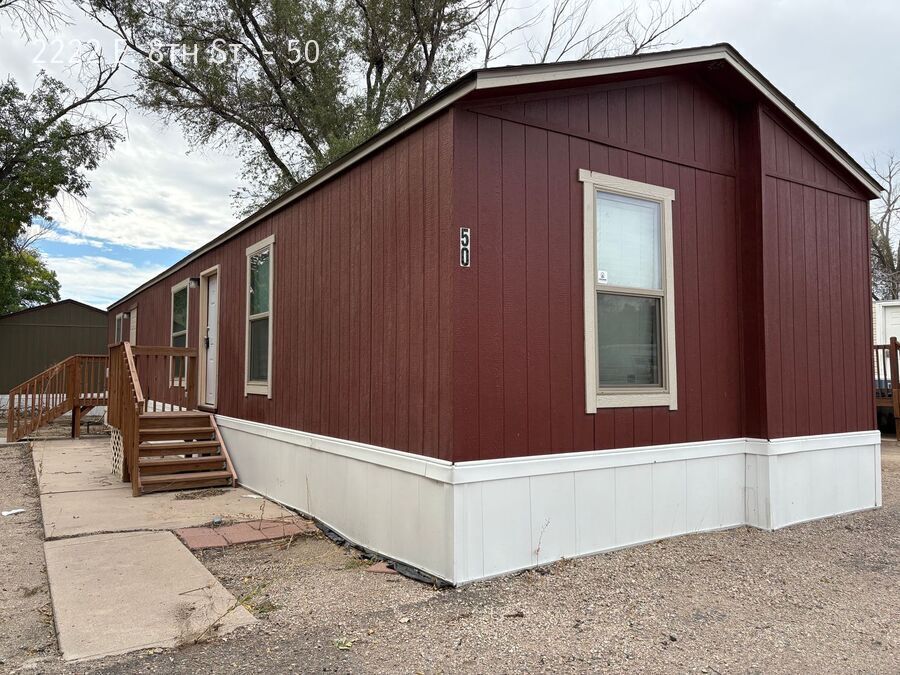 2222 E 8th St in Pueblo, CO - Building Photo