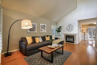 923 Oranda Ter in Fremont, CA - Foto de edificio - Building Photo
