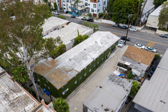 944 N San Vicente Blvd in West Hollywood, CA - Building Photo - Building Photo