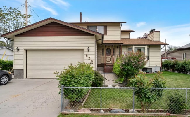 property at 825 W Arapahoe Ave