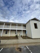 1150 Cross Creek Cir in Greenville, NC - Building Photo