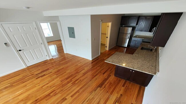 48 High St in Bristol, CT - Building Photo - Building Photo