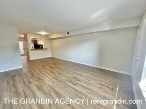 2006 Sherwood Ave SW in Roanoke, VA - Foto de edificio - Building Photo