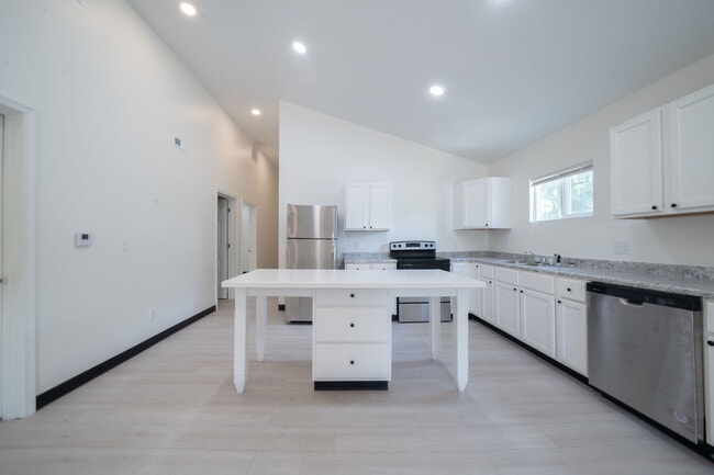 2935 E Maplewood Dr, Unit #1