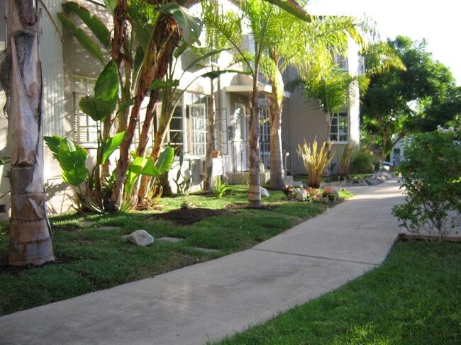 1427 N Hayworth Ave, Unit C in Los Angeles, CA - Building Photo - Building Photo