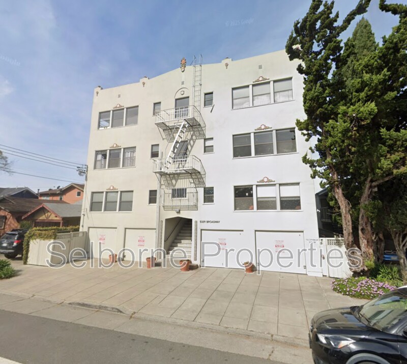5339 Broadway in Oakland, CA - Building Photo