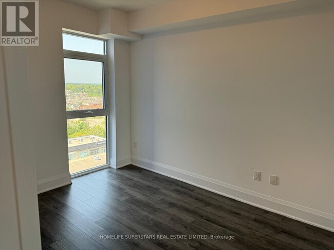 property at 470-1470 Dundas St E