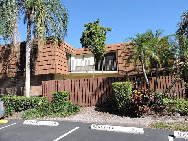 1316 SW 118th Terrace in Davie, FL - Building Photo - Building Photo