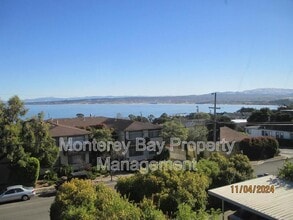 363 Spencer St in Monterey, CA - Foto de edificio - Building Photo