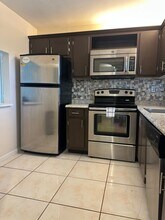 9355 SW 8th St in Boca Raton, FL - Foto de edificio - Building Photo