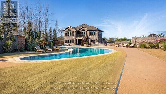 580 Patterson Rd in Kawartha Lakes, ON - Building Photo - Building Photo