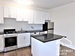 914 Green Bay Rd in Winnetka, IL - Building Photo - Building Photo