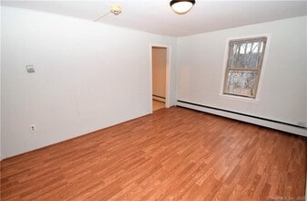 28 Drive Way in Guilford, CT - Building Photo - Building Photo