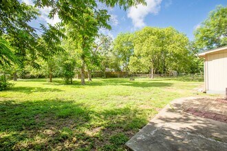 414 Mill St in San Marcos, TX - Foto de edificio - Building Photo