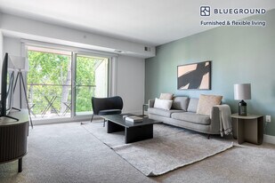 350 Sharon Park Dr in Menlo Park, CA - Building Photo