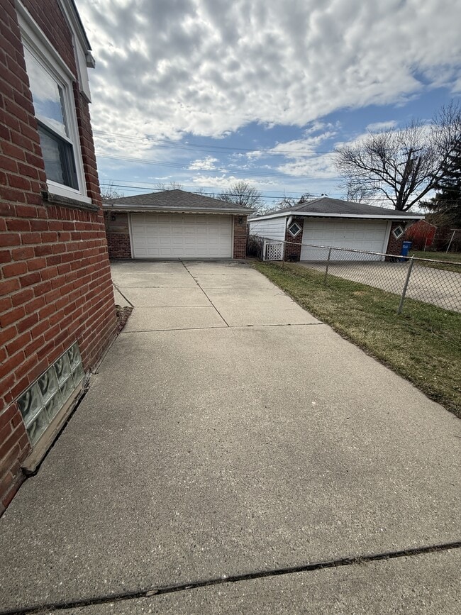 3746 Jarvis Ave in Warren, MI - Building Photo - Building Photo