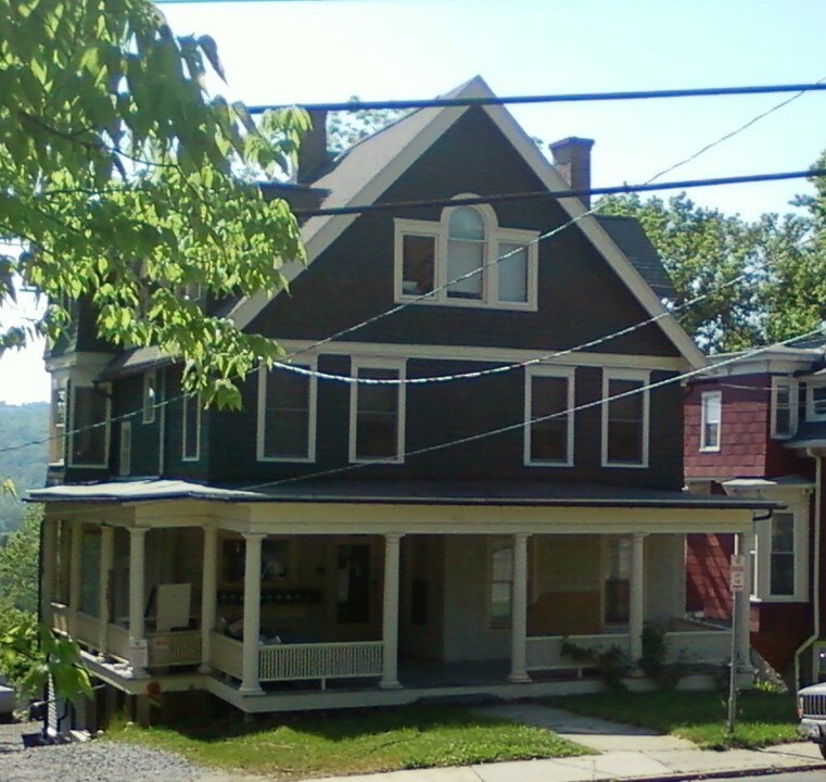 412 University Ave, Unit 1 in Ithaca, NY - Building Photo