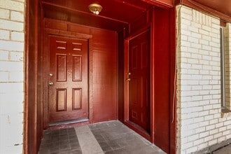 8630 Valley S Dr in Houston, TX - Building Photo - Building Photo