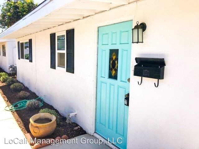 424 Ford Rd in Costa Mesa, CA - Building Photo