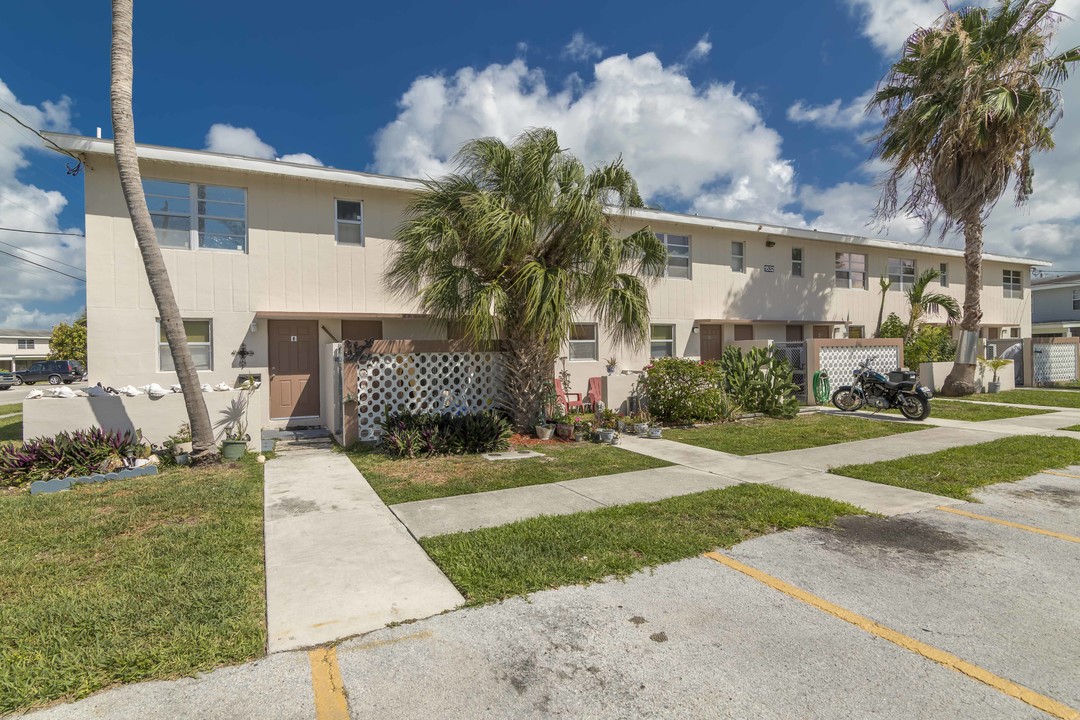 NAS Key West Homes in Key West, FL - Building Photo