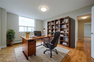 Queen Margaret II in Kitchener, ON - Building Photo - Building Photo