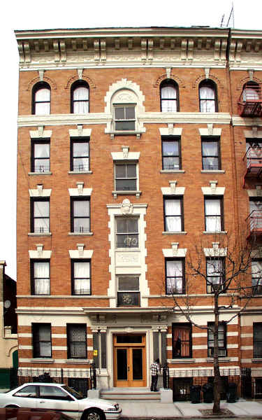 Mott Haven in Bronx, NY - Foto de edificio