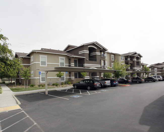 Geneva Pointe in Elk Grove, CA - Foto de edificio - Building Photo