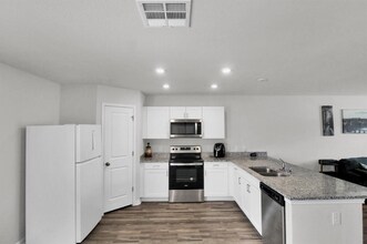 15520 Taylorcrest Dr in Cut And Shoot, TX - Building Photo - Building Photo
