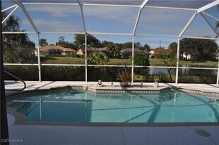 431 Dundee Ct in Naples, FL - Building Photo