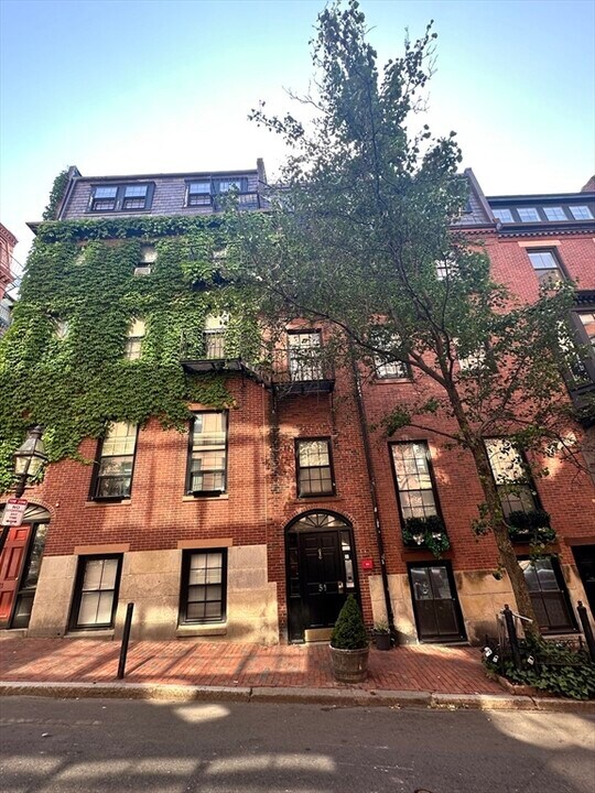 51 Hancock St in Boston, MA - Building Photo