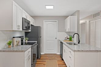 Bridgewater Crossing in Hamilton, OH - Building Photo - Interior Photo