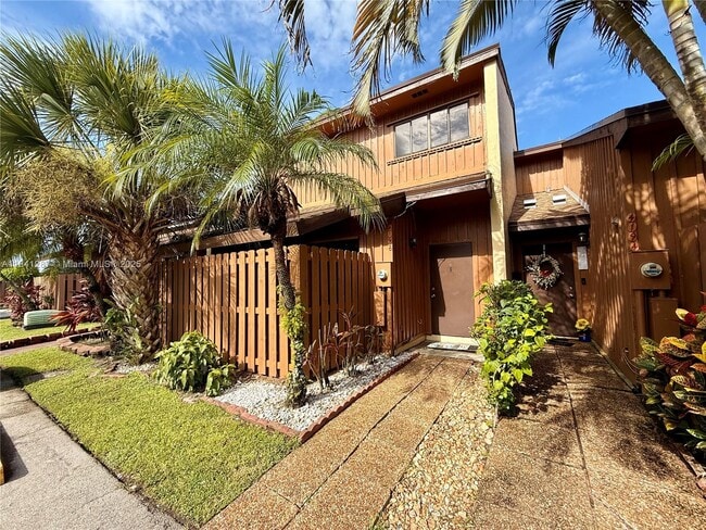 4192 SW 87th Terrace in Cooper City, FL - Building Photo - Building Photo
