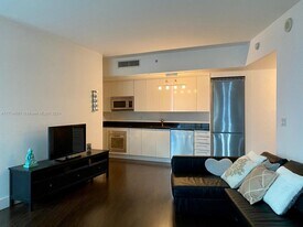 92 SW 3rd St, Unit 1711 in Miami, FL - Building Photo