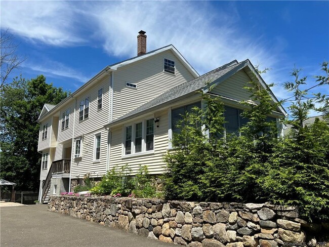 property at 7 Fenwick Pl
