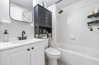 77 Fulton St in New York, NY - Building Photo - Building Photo