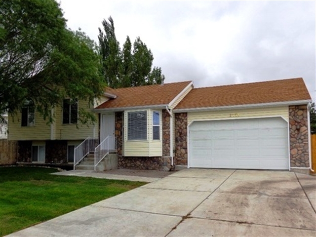 property at 2964 S Fetzer Dr