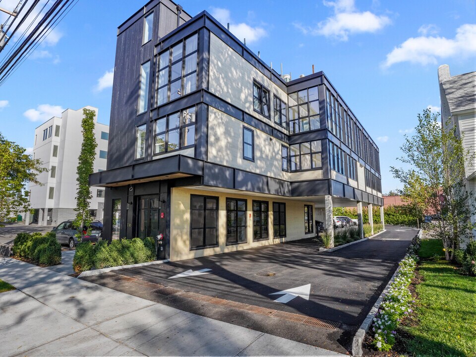 116 Sherman St, Unit 201 in Fairfield, CT - Building Photo