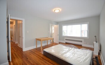 142 Salisbury Rd, Unit 1 in Brookline, MA - Building Photo - Building Photo