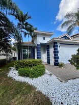 325 Mulberry Grove Rd in Royal Palm Beach, FL - Building Photo