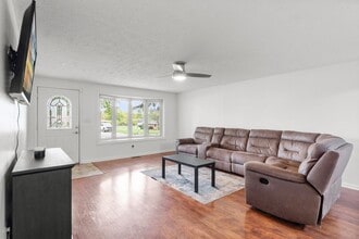 3930 Beechwood Dr in Bellbrook, OH - Foto de edificio - Building Photo