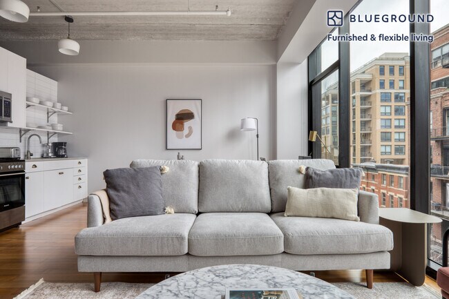 676 N La Salle Dr in Chicago, IL - Building Photo - Building Photo